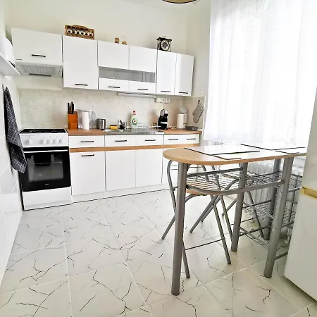 Hroncova, Near Centre And Park, Quiet Location Apartmán Košice